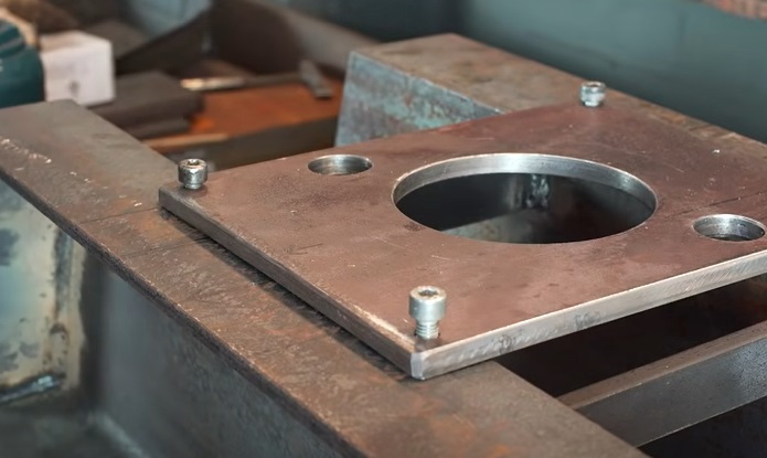 how to use a hydraulic press.jpg