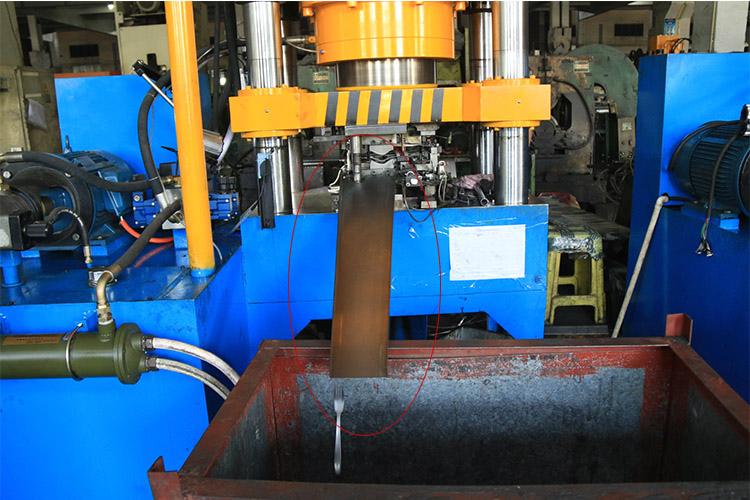 Automatic Feeder For Fork Spoon Handle Embossing