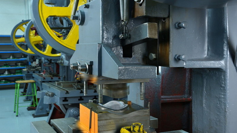 Is a Servo Punch Press the Best Choice for Your Business Pros and Cons.jpg