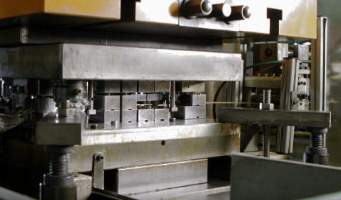 What Are The Key Differences Between Hydraulic And Electric Press Machines