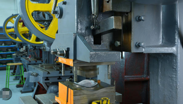 How A 40 Ton Punch Press Enhances Production Efficiency in Tableware Manufacturing.jpg