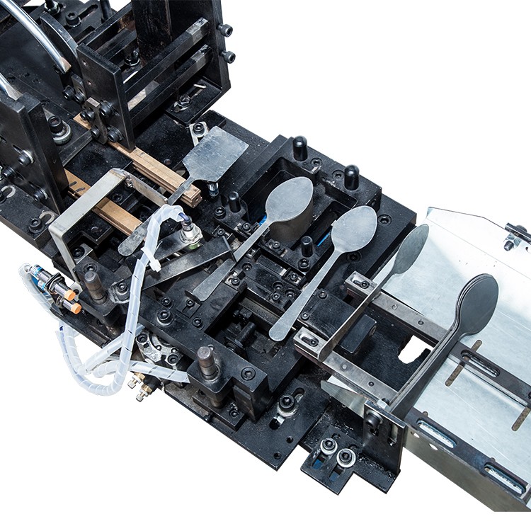 Automatic Feeder For Spoon Edge Cutting