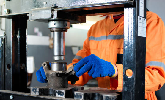 Top Hydraulic Press Machine Manufacturers for Reliable Production Solutions