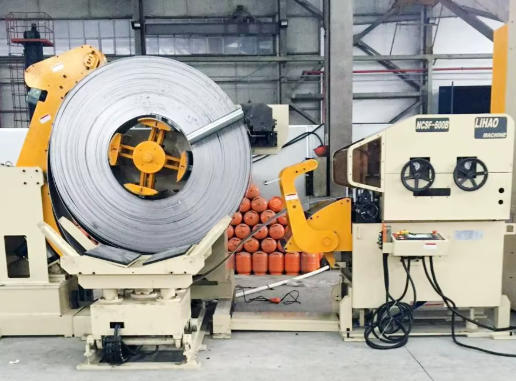 Top Features To Consider When Buying An Uncoiler Machine for Your Factory
