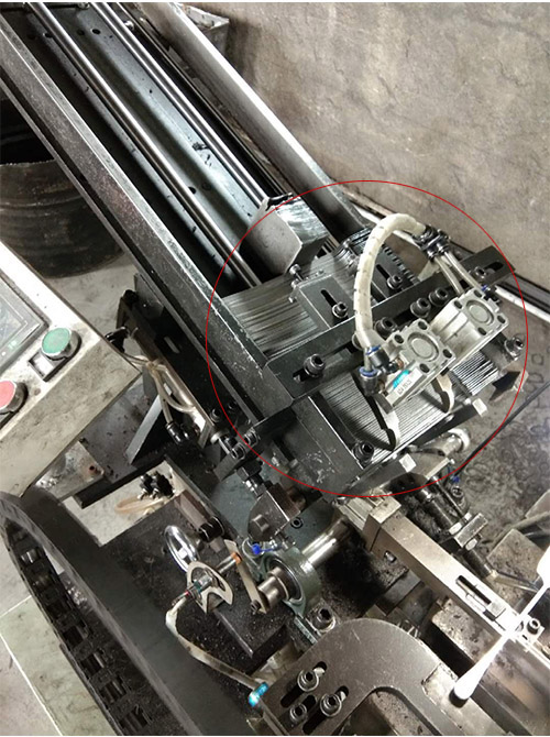 Feeding System For Cutlery Fork Trimming