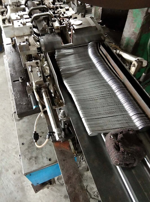 Feeding System For Cutlery Knife Trimming