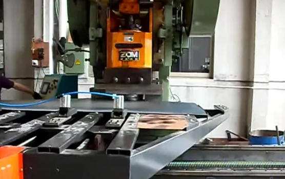 Top Features To Look for in An Automatic Feeder System for Cutlery Production Top Features To Look for in An Automatic Feeder System for Cutlery Production