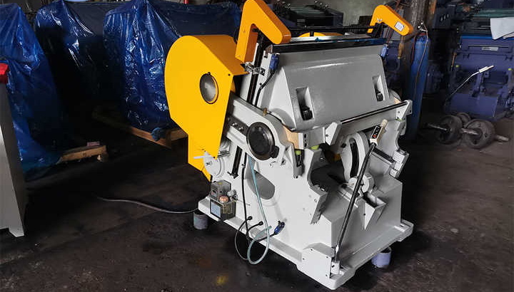 Best Customized Automatic Feeders for High-Volume Cutlery Production.jpg