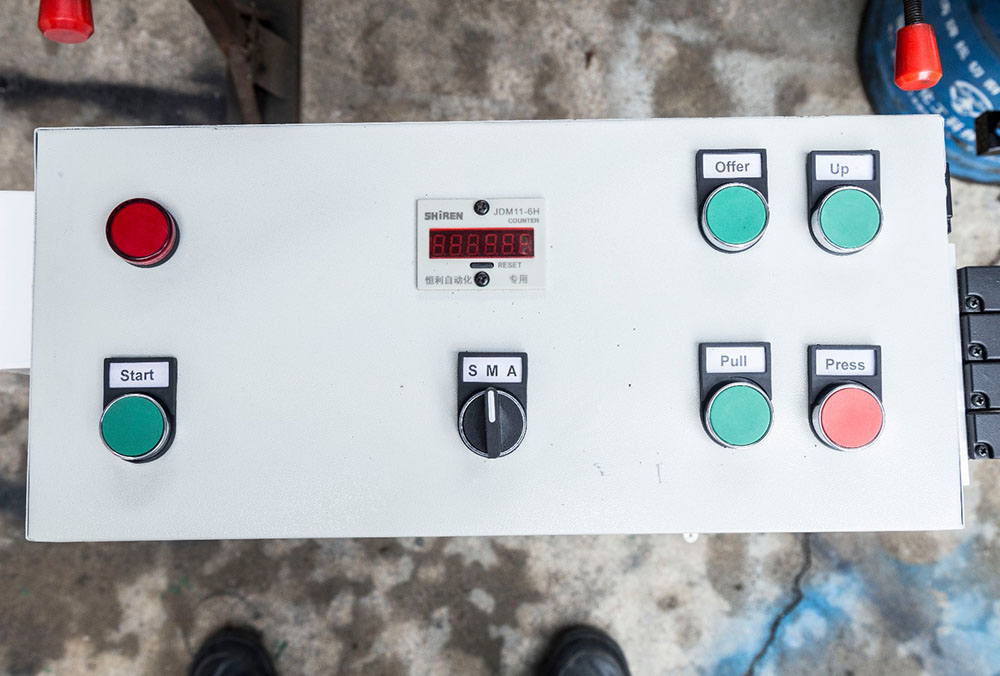 Feeding System For Cutlery Manufacturing 3 In 1