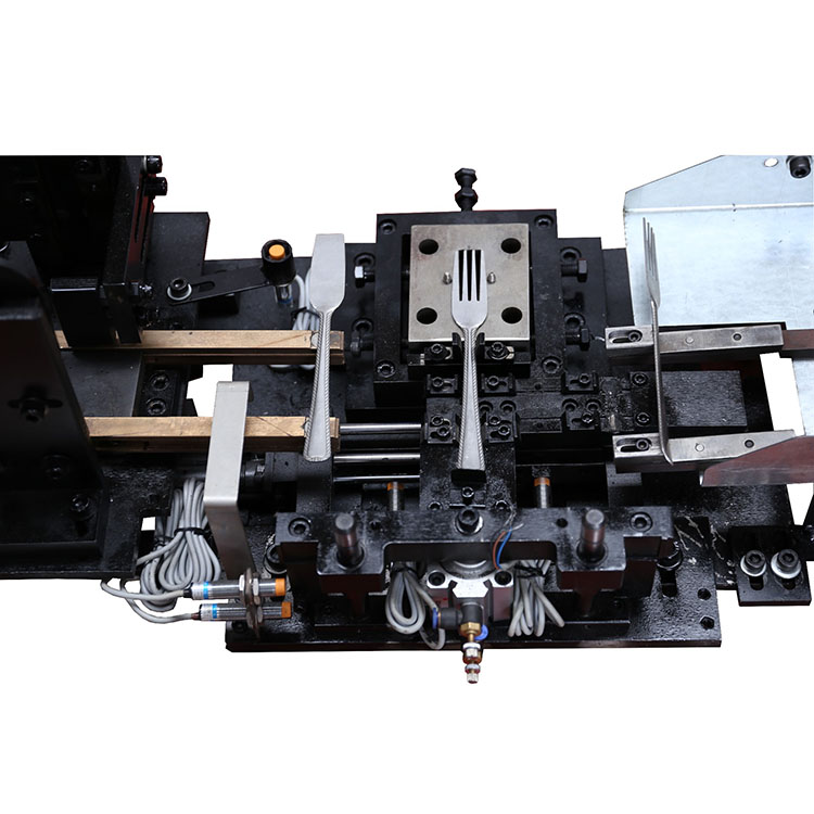 Automatic Feeder For Cutlery Prong Punching