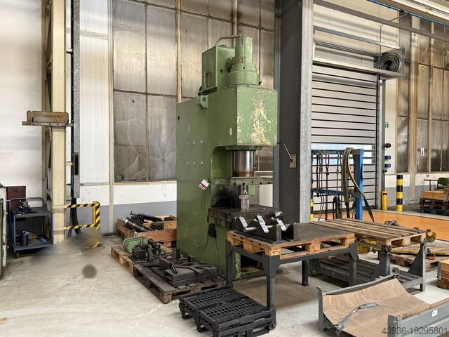 Top Hydraulic Press Manufacturers in Poland.jpg