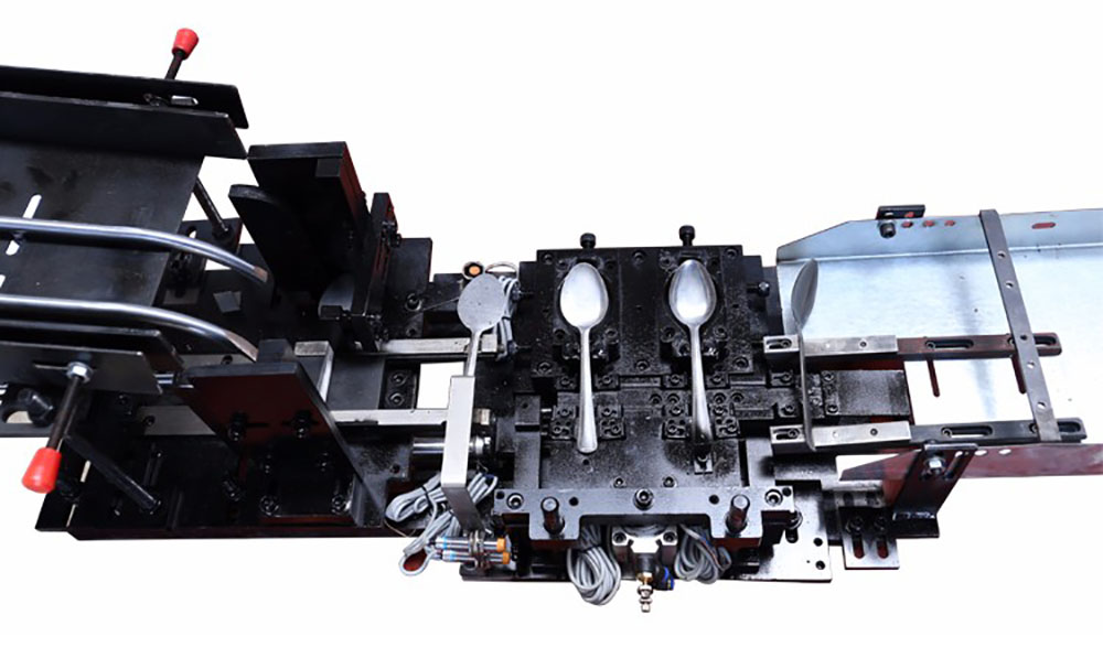Automatic Feeder For Cutlery Manufacturing