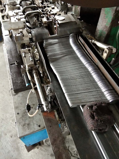 Feeding System For Cutlery Fork Trimming