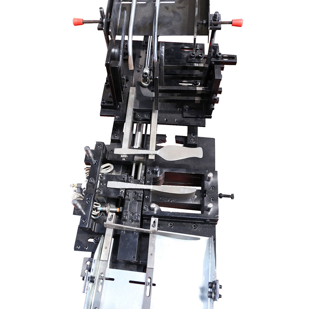 Automatic Feeder For Cutlery Knife Trimming